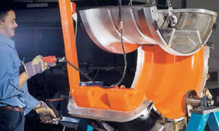 OCIMF適合マリンホース用フロートの成形の様子